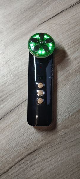 Портативный многофункциональный RF аппарат LL Sakura (RF+EMS+LED) черный цвет Массажер для лица 18 фото